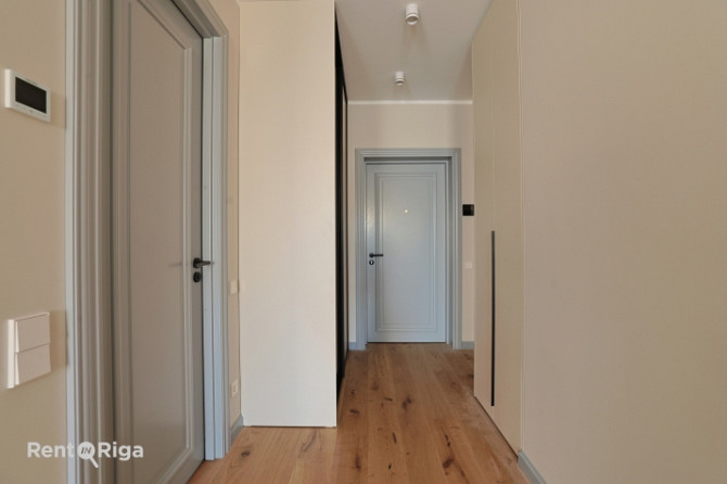 Funkcionāli pārdomāts un moderns dzīvoklis Rīgas vēsturiskajā centrā.  Piedāvājumā ir Rīga - foto 9