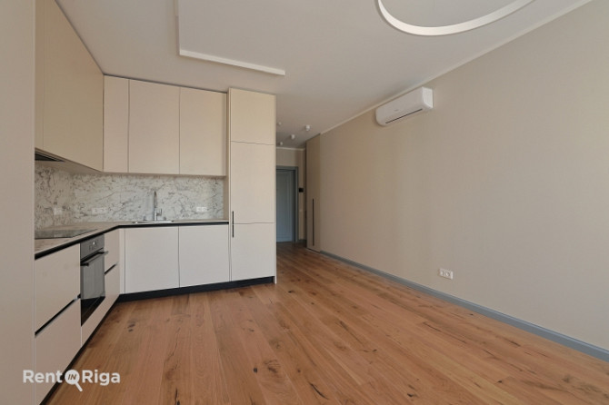 Funkcionāli pārdomāts un moderns dzīvoklis Rīgas vēsturiskajā centrā.  Piedāvājumā ir Rīga - foto 8