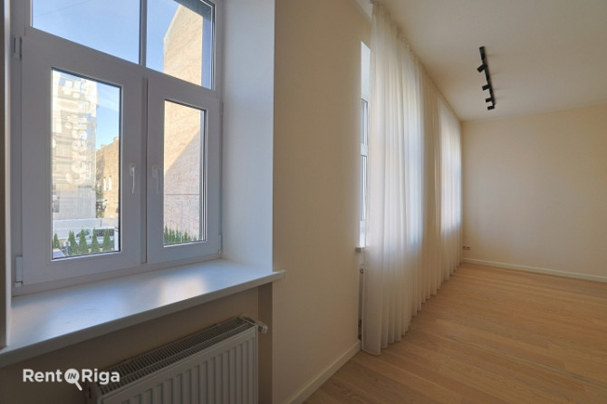 Funkcionāli pārdomāts un moderns dzīvoklis Rīgas vēsturiskajā centrā.  Piedāvājumā ir Rīga - foto 9