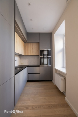 Funkcionāli pārdomāts un moderns dzīvoklis Rīgas vēsturiskajā centrā.  Piedāvājumā ir Rīga - foto 7