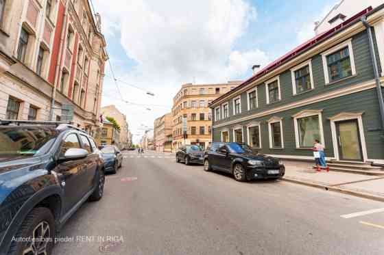 Продается 3x-комнатная квартира без ремонта в реновированном доме.   Квартал из Rīga