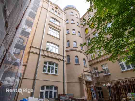 Продаётся элегантная квартира в полностью отреставрированном историческом Рига
