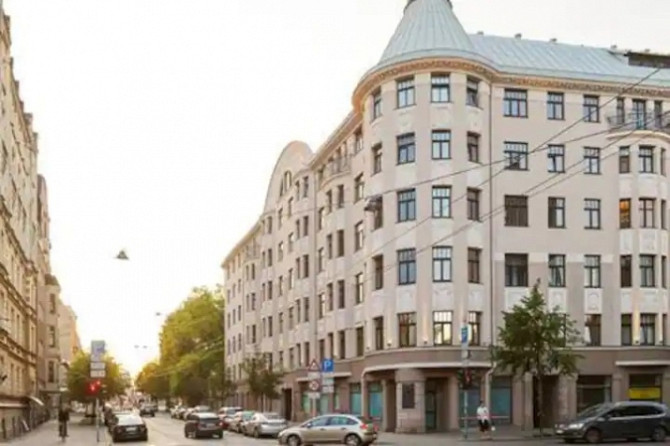 Dzīvoklis atrodas Rīgas centrā, tikai 15 min. gājienā līdz Vecrīgai. Tuvumā atrodas Rīga - foto 9