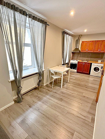 Pagalma ēka, renovēta māja, slēgts pagalms, ieeja no pagalma, kāpņu telpa pēc kosmētiskā Rīga - foto 1