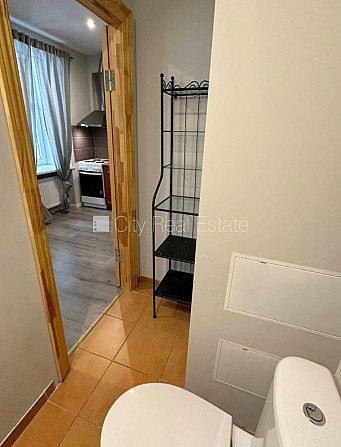 Pagalma ēka, renovēta māja, slēgts pagalms, ieeja no pagalma, kāpņu telpa pēc kosmētiskā Rīga - foto 6
