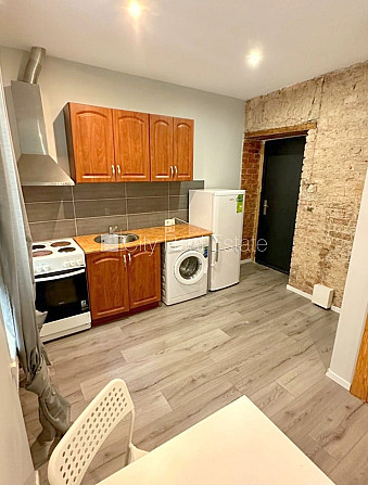 Pagalma ēka, renovēta māja, slēgts pagalms, ieeja no pagalma, kāpņu telpa pēc kosmētiskā Rīga - foto 4