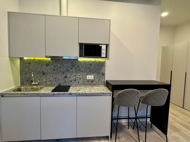 Mēbelēts Studio dzīvoklis Rīgas Centrā.  Tas atrodās restaurētā vēsturiskā jūgendstila Rīga - foto 3