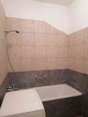 Auto stāvvieta vienai automašīnai ir iekļauta cenā. Īpašnieks izīrē divstāvu dzīvokļi privātmājā... Рига