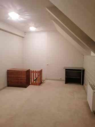 Auto stāvvieta vienai automašīnai ir iekļauta cenā. Īpašnieks izīrē divstāvu dzīvokļi privātmājā... Рига