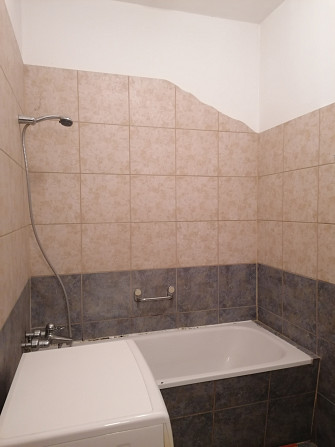 Auto stāvvieta vienai automašīnai ir iekļauta cenā. Īpašnieks izīrē divstāvu dzīvokļi privātmājā... Рига - изображение 6