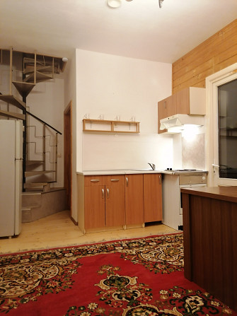 Auto stāvvieta vienai automašīnai ir iekļauta cenā. Īpašnieks izīrē divstāvu dzīvokļi privātmājā... Рига - изображение 1