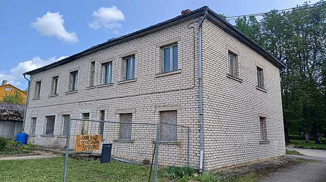 Tiek pārdota privātā 8 dzīvokļu dzīvojamā māja klusā un gleznainā Latvijas vietā pēc adreses:... Aizkraukle - foto 2