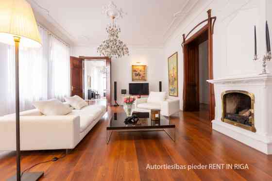 Эта красивая квартира в стиле модерн является смесью романтики и изысканности, Рига