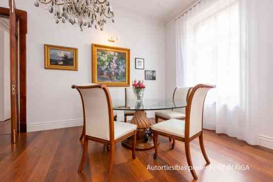 Эта красивая квартира в стиле модерн является смесью романтики и изысканности, Рига