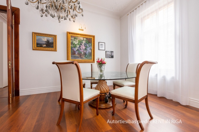 Эта красивая квартира в стиле модерн является смесью романтики и изысканности, Рига - изображение 4