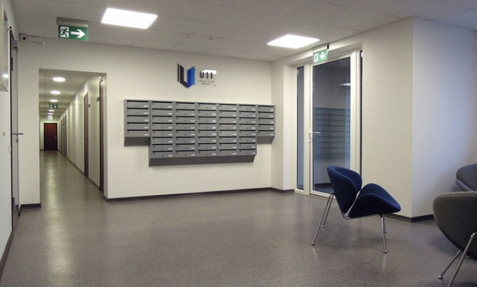 Izīrē biroju ēku Iļģuciemā.  Kopējā ēkas platība 1500 m2. 1. stāva platība 462m2;  2. Rīga - foto 3