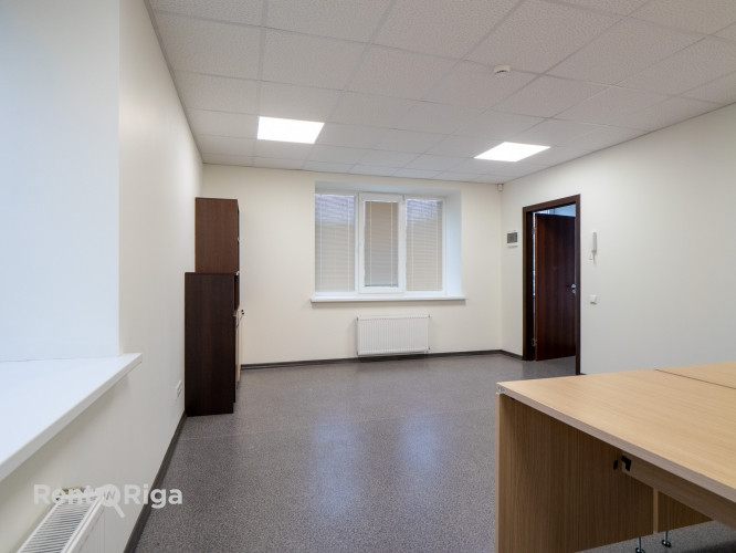 Сдаётся в аренду офисное здание в Ильгюциемсе.  Общая площадь здания: 1500 м 1-й этаж Рига - изображение 16
