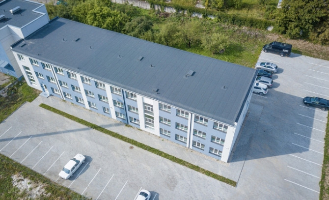 Izīrē biroju ēku Iļģuciemā.  Kopējā ēkas platība 1500 m2. 1. stāva platība 462m2;  2. Rīga - foto 2