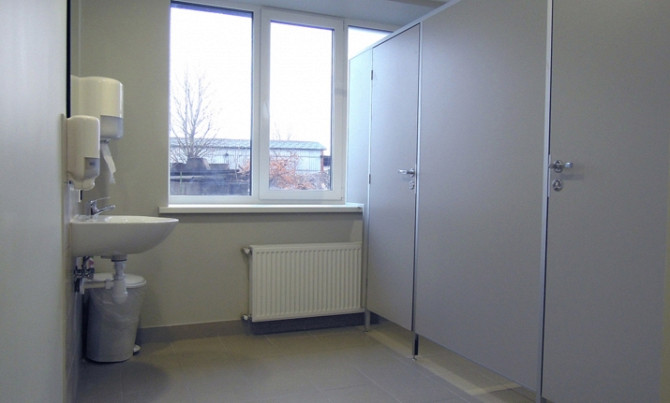 Izīrē biroju ēku Iļģuciemā.  Kopējā ēkas platība 1500 m2. 1. stāva platība 462m2;  2. Rīga - foto 6