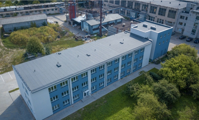 Izīrē biroju ēku Iļģuciemā.  Kopējā ēkas platība 1500 m2. 1. stāva platība 462m2;  2. Rīga - foto 9