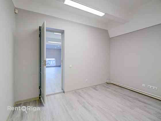 СДАЁТСЯ ОФИС В "KRASTA BIROJI", УЛ. МАЗА КРАСТА 83, РИГА  Офисное помещение площадью 51.6 м в Рига