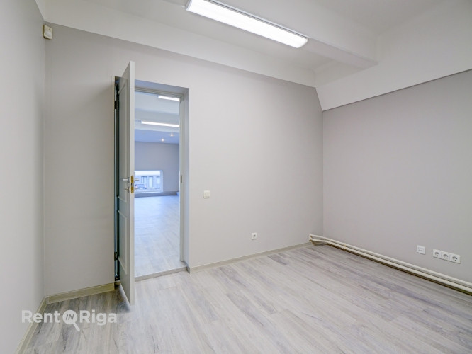 СДАЁТСЯ ОФИС В "KRASTA BIROJI", УЛ. МАЗА КРАСТА 83, РИГА  Офисное помещение площадью 51.6 м в Рига - изображение 3