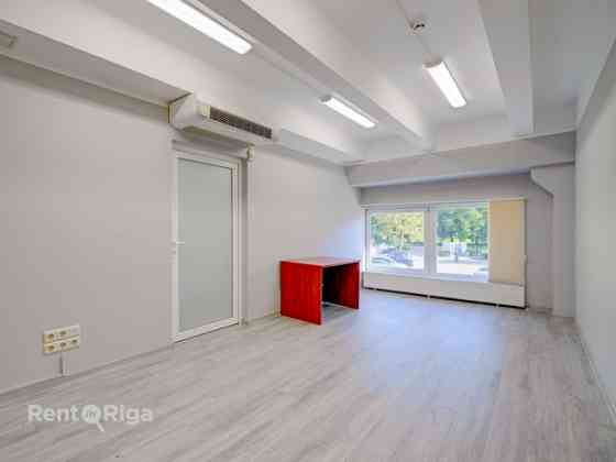 СДАЁТСЯ ОФИС В "KRASTA BIROJI", УЛ. МАЗА КРАСТА 83, РИГА  Офисное помещение площадью 20 м в Рига