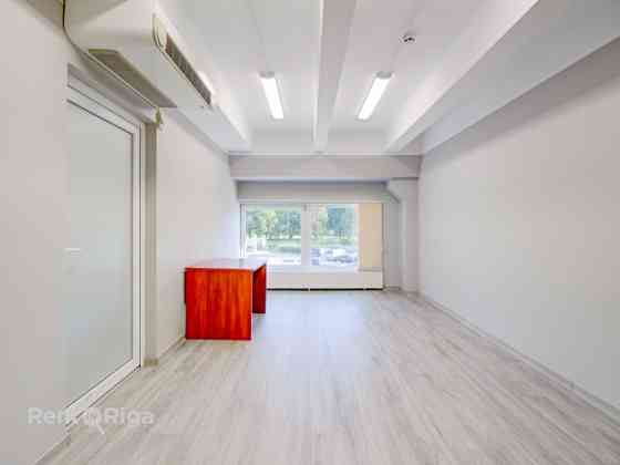 СДАЁТСЯ ОФИС В "KRASTA BIROJI", УЛ. МАЗА КРАСТА 83, РИГА  Офисное помещение площадью 20 м в Rīga