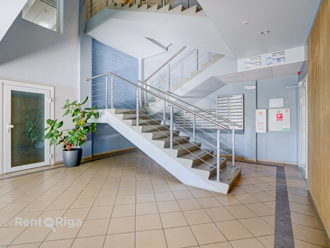 СДАЁТСЯ ОФИС В "KRASTA BIROJI", УЛ. МАЗА КРАСТА 83, РИГА  Офисное помещение площадью 20 м в Рига - изображение 6