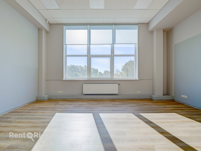 СДАЁТСЯ ОФИС В "KRASTA BIROJI", УЛ. МАЗА КРАСТА 83, РИГА  Офисное помещение площадью 37.3 м в Рига - изображение 1