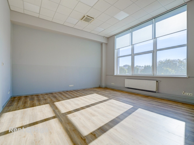 СДАЁТСЯ ОФИС В "KRASTA BIROJI", УЛ. МАЗА КРАСТА 83, РИГА  Офисное помещение площадью 37.3 м в Рига - изображение 2