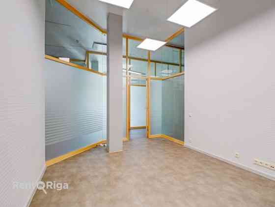 СДАЁТСЯ ОФИС В "NERETAS BIROJI", УЛ. НЕРЕТАС 2K1-107, РИГА  Офисное помещение площадью 14.4 м в Рига