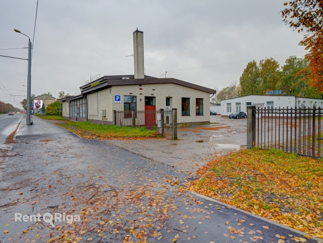 Отдельно стоящее коммерческое здание с просторной прилегающей территорией.  + В Рига - изображение 1