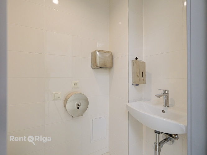 Jaunas, plašas un modernas telpas Klusajā centrā.  Piedāvājam nomai mūsdienīgas un stilīgas Rīga - foto 4