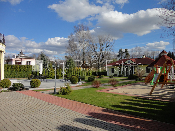 Фасадный дом, реновированный дом, закрытый двор, вход с улицы и со двора, лифт, Рига - изображение 14