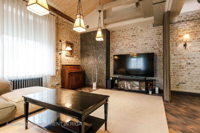 Ekskluzīvs divstāvu dzīvoklis Klusajā centrā  komforts, elegance un arhitektūra  Pārdošanā Rīga - foto 6