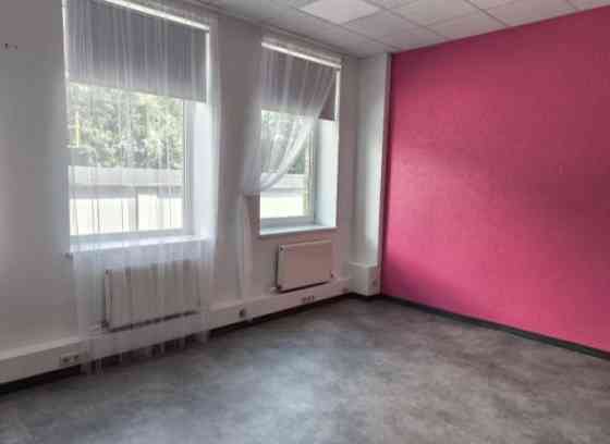 Birojs Torņakalnā  + Plānojums: viena telpa. + Koplietošanas WC. + Teritorija apsargāta 24/7. + Vide Рига