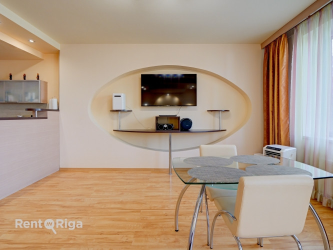 Pārdod modernu studijas tipa dzīvokli ar terasi Pļavniekos!  Ja meklē ērtu, pilnībā Rīga - foto 4
