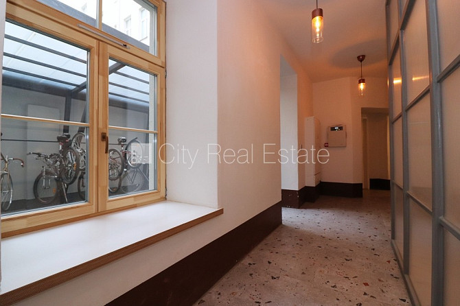 Fasādes māja, renovēta māja, slēgts pagalms, ieeja no ielas un pagalma, ir lifts, kāpņu Rīga - foto 12