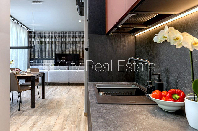 Fasādes māja, renovēta māja, slēgts pagalms, ieeja no ielas, kāpņu telpa pēc kapitālā Rīga - foto 5