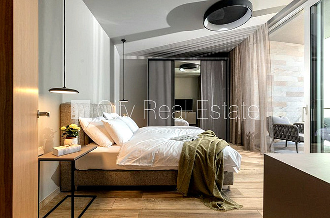 Fasādes māja, renovēta māja, slēgts pagalms, ieeja no ielas, kāpņu telpa pēc kapitālā Rīga - foto 9