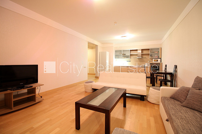 Fasādes māja, renovēta māja, slēgts pagalms, ieeja no ielas un pagalma, kāpņu telpa pēc Rīga - foto 1