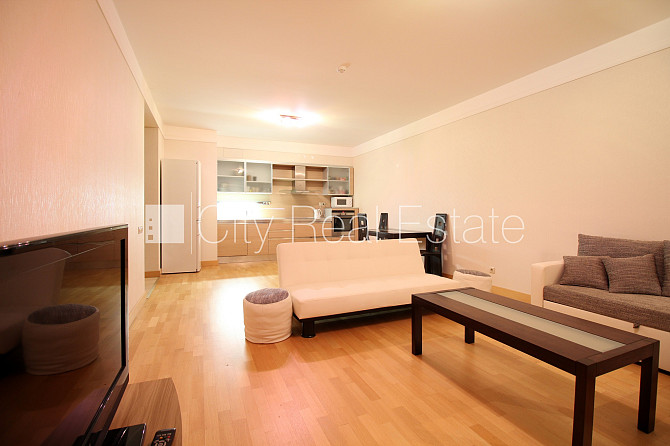 Fasādes māja, renovēta māja, slēgts pagalms, ieeja no ielas un pagalma, kāpņu telpa pēc Rīga - foto 2