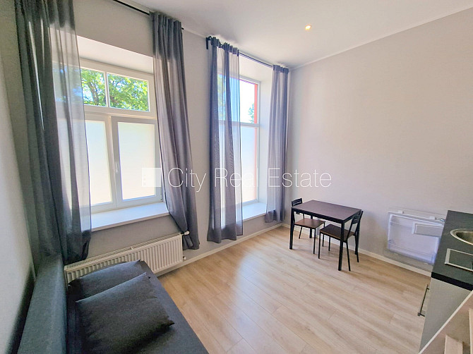 Projekts - Eksporta 12, renovēta māja, vieta vairākām automašīnām, cokolstāvs, logi vērsti Rīga - foto 7