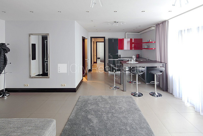 Fasādes māja, restaurēta māja, ieeja no ielas, mansards, logi vērsti mājas abās pusēs, Rīga - foto 19