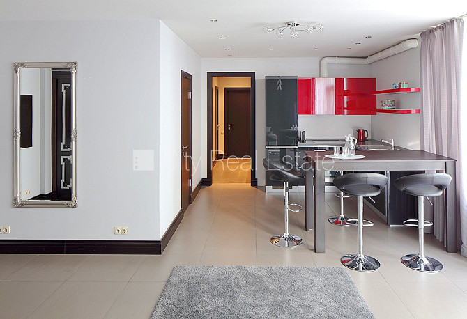 Fasādes māja, restaurēta māja, ieeja no ielas, mansards, logi vērsti mājas abās pusēs, Rīga - foto 20