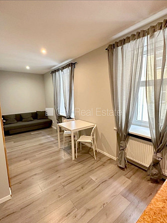 Renovēta māja, vieta automašīnai, ieeja no ielas, ir lifts, istabas izolētas, studio tipa, Rīga - foto 2