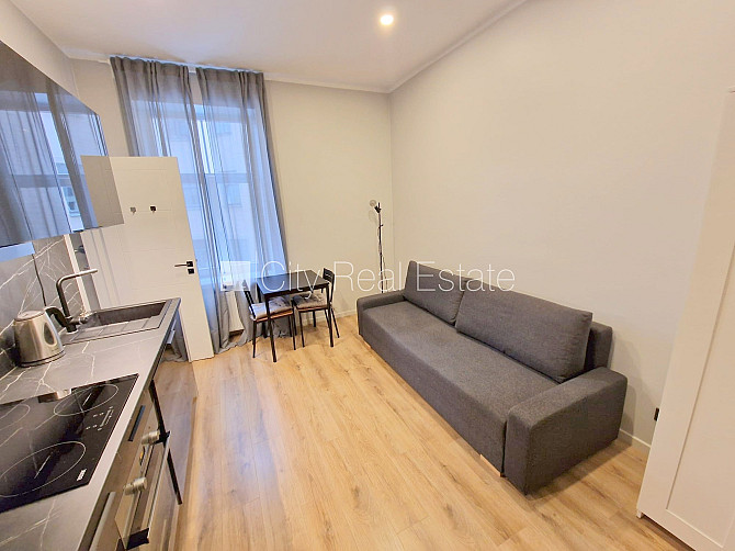 Pagalma ēka, renovēta māja, slēgts pagalms, ieeja no pagalma, kāpņu telpa pēc kosmētiskā Rīga - foto 9