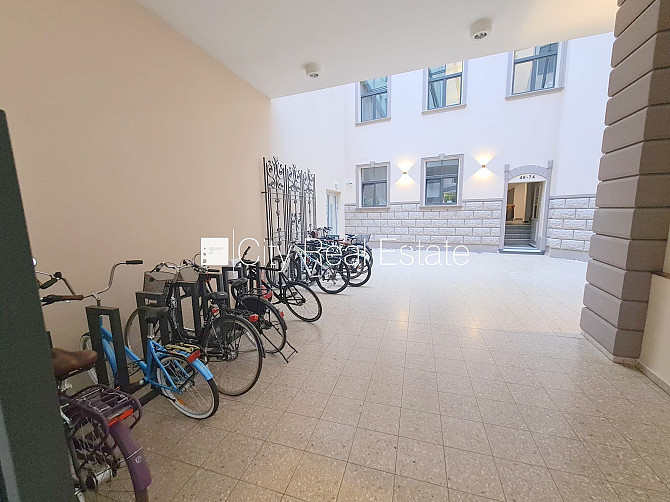 Pagalma ēka, renovēta māja, slēgts pagalms, ieeja no pagalma, kāpņu telpa pēc kosmētiskā Rīga - foto 20