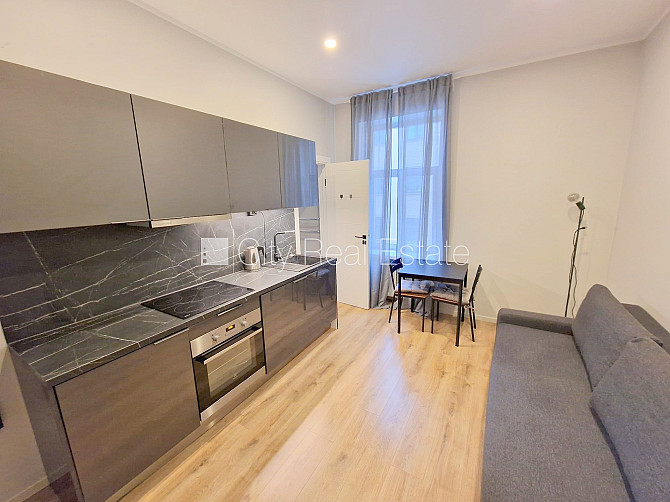 Pagalma ēka, renovēta māja, slēgts pagalms, ieeja no pagalma, kāpņu telpa pēc kosmētiskā Rīga - foto 7